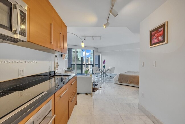 Building Photo - 475 Brickell Ave