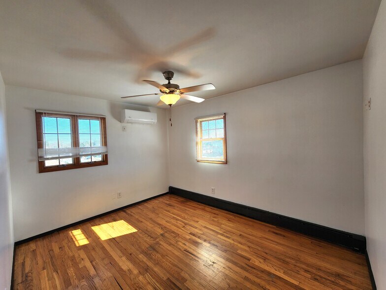 Building Photo - 30 Wilson St