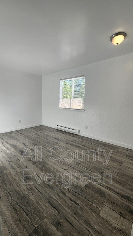 Building Photo - 540 Burnett Ave S