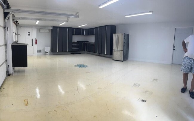 Building Photo - 1623 Venetian Dr