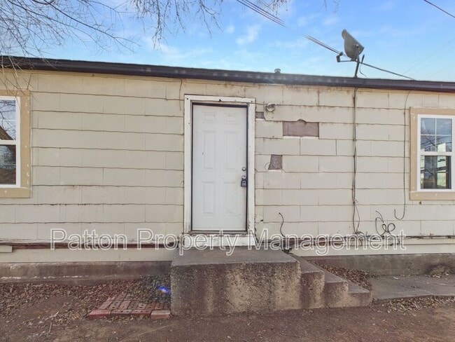 Building Photo - 2216 S Polk St