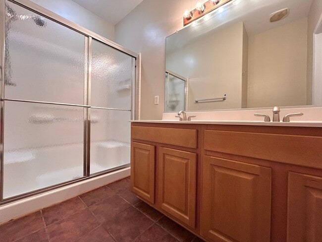 Building Photo - 927 Hunley Dr