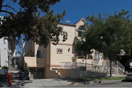 Building Photo - 437 E Cedar Ave