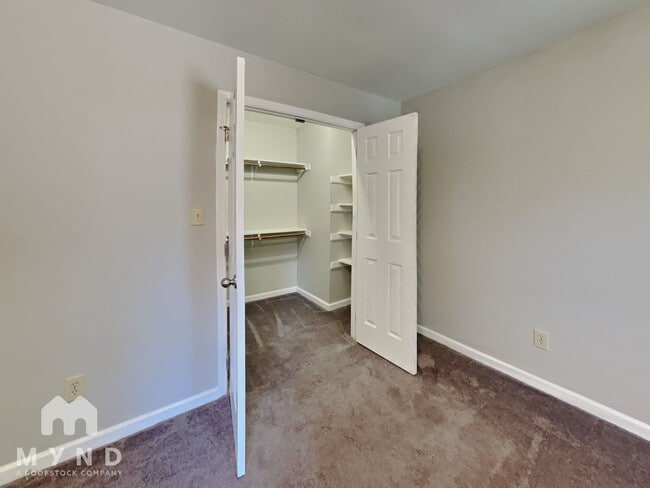 Building Photo - 2745 Sterling Park Dr