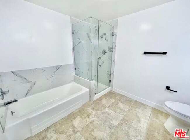 Building Photo - 468 S Roxbury Dr