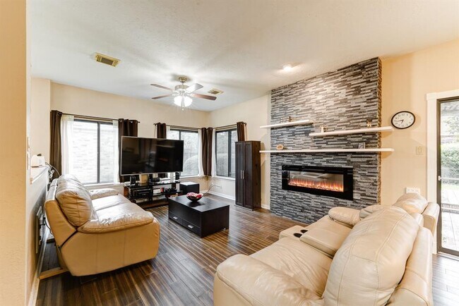 Building Photo - 2150 Paso Rello Dr
