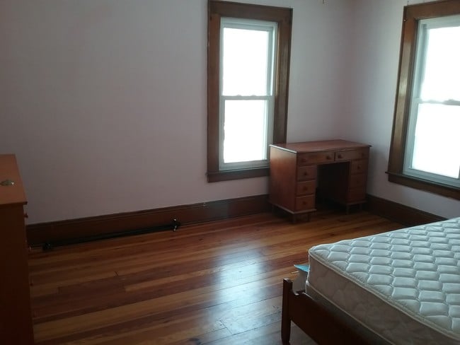 Bedroom - 931 Westcott St