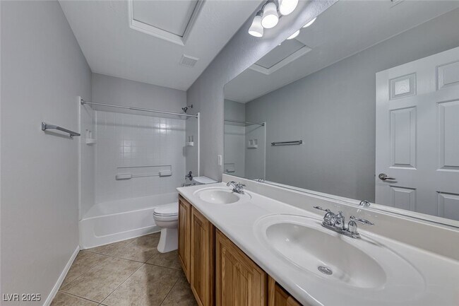 Building Photo - 259 Oakbrook Ridge Ave