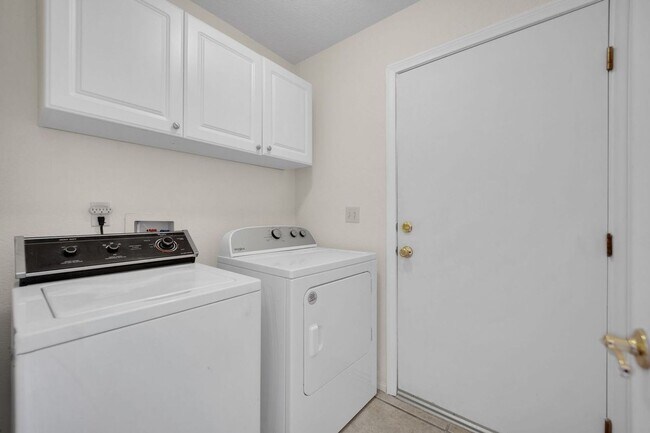 Building Photo - 7716 Bentonite Dr