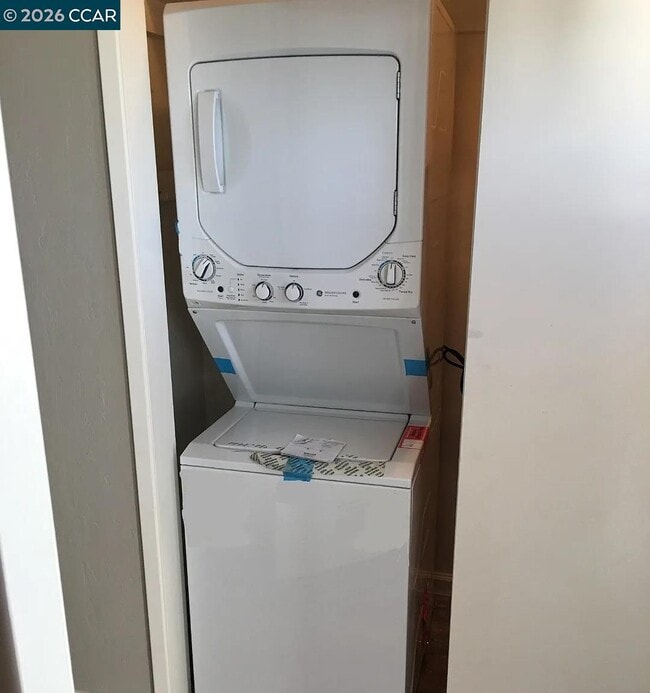 Building Photo - 3592 Hillcrest Rd