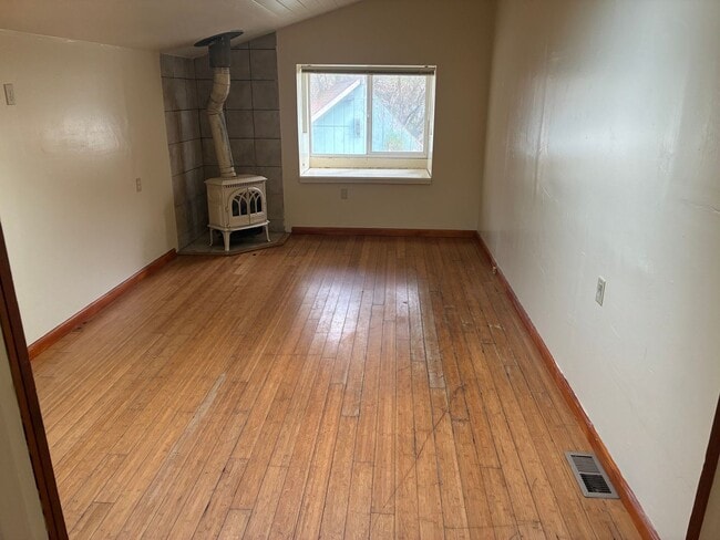 Building Photo - 3260 West End Rd