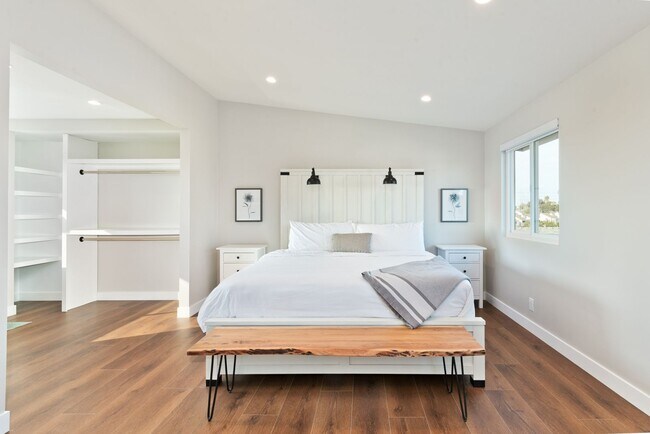 Building Photo - Costa Mesa, Panoramic Views, Pool - Fully ...