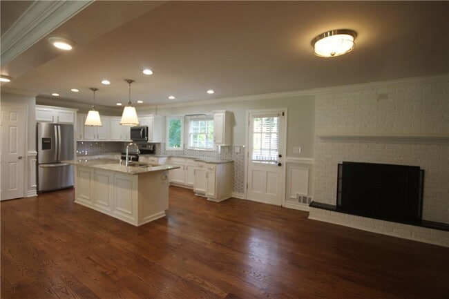 Building Photo - 3212 Topaz Ln SW
