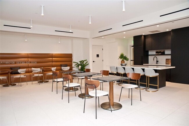 Building Photo - 225 N Miami Ave