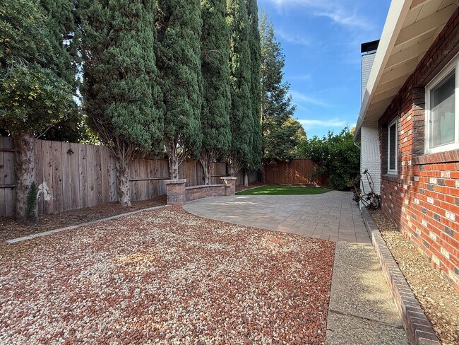 Building Photo - Spacious South San Jose Home with 3 Bedroo...