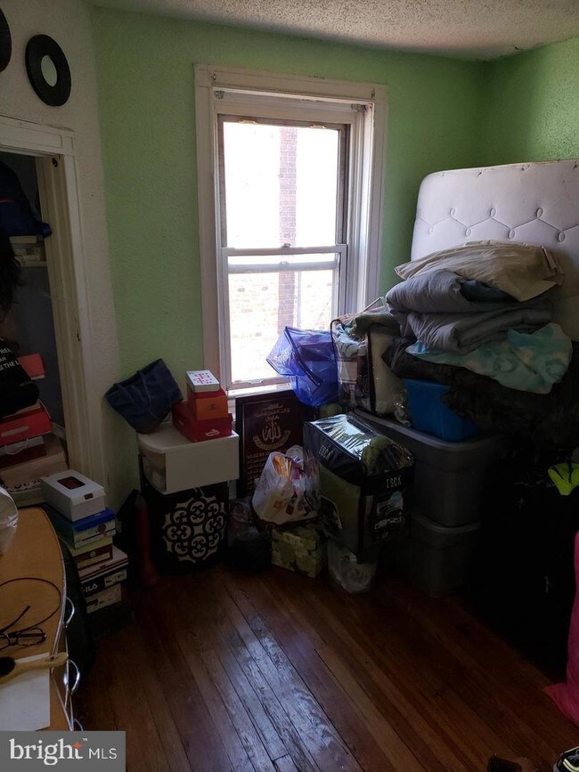 Building Photo - 1925 N Myrtlewood St