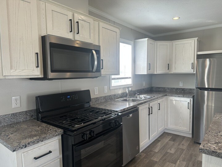 Building Photo - 38041 Chilver Ave