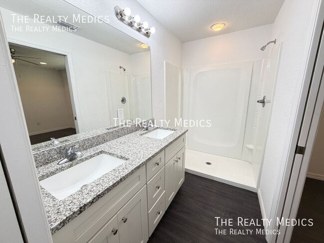 Building Photo - 303 Sequoia Dr