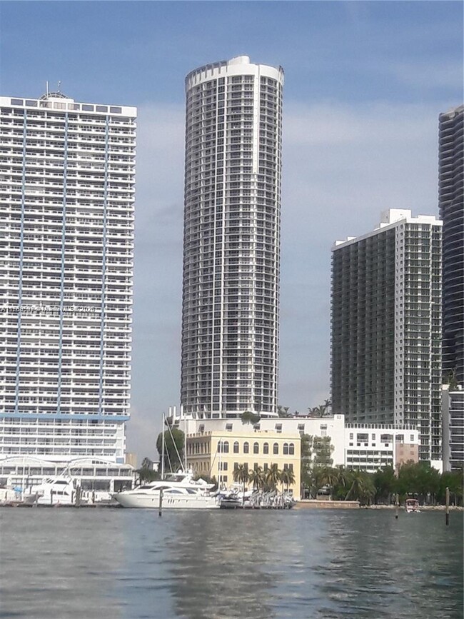 Building Photo - 1750 N Bayshore Dr