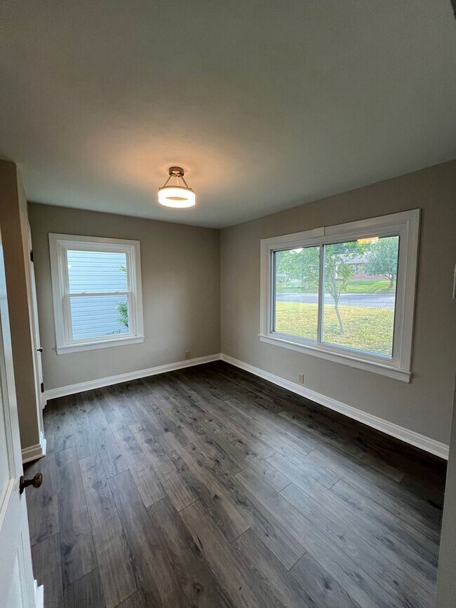 Building Photo - Newly Renovated Single-Family Home in Wash...