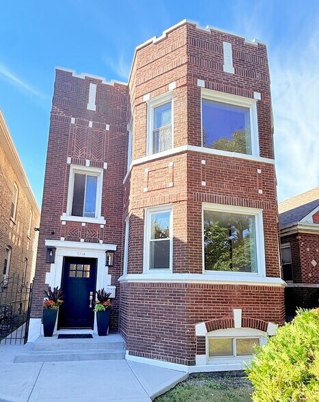 Building - Outside View - 7718 S Bishop St