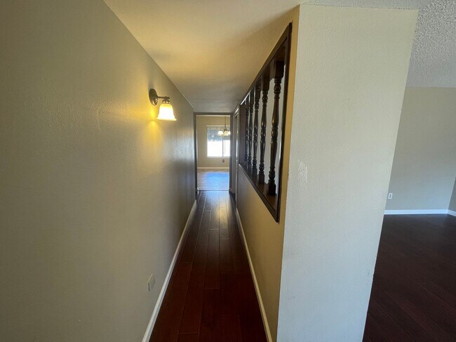 Building Photo - Single story located in East Modesto neighborhood!