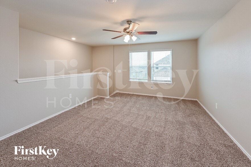 Building Photo - 5835 Big Bluestem Ln