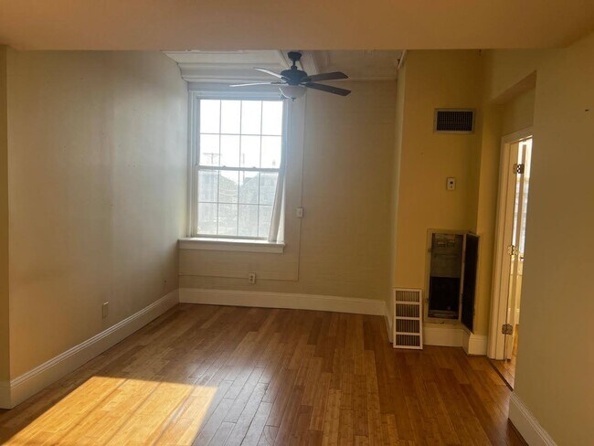 Building Photo - 56 St Joseph St