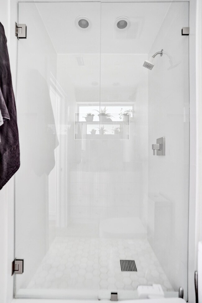 Building Photo - 1299 SW 9th St