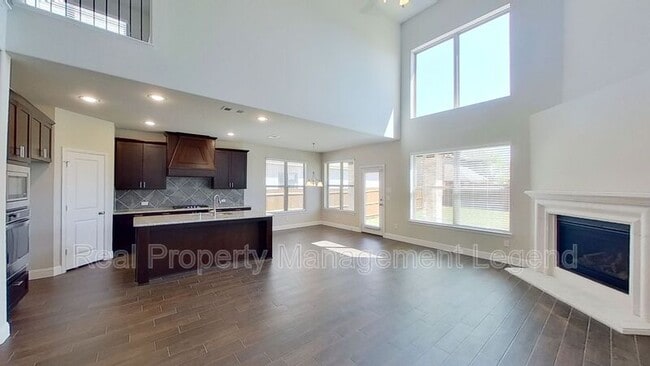 Building Photo - 6117 Horsetail Dr