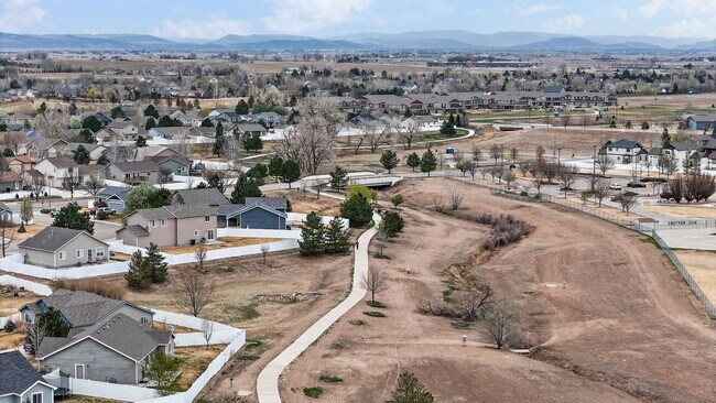 Building Photo - Like New Home W/ 3 Bed, Office, & Loft