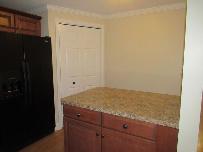 Building Photo - Salem single-family home for rent