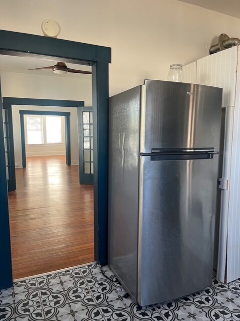 Dining - 719 W French Plz