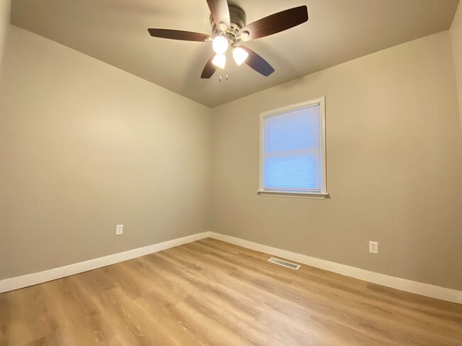 Building Photo - 3 Bedroom Home in Hammond