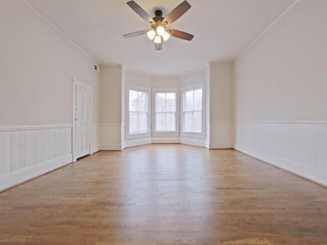 Building Photo - 304 Oakwood St