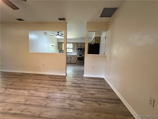Building Photo - 7236 E Oak Isle Dr