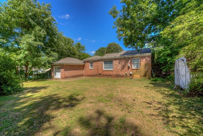Building Photo - 4 bed/2 bath