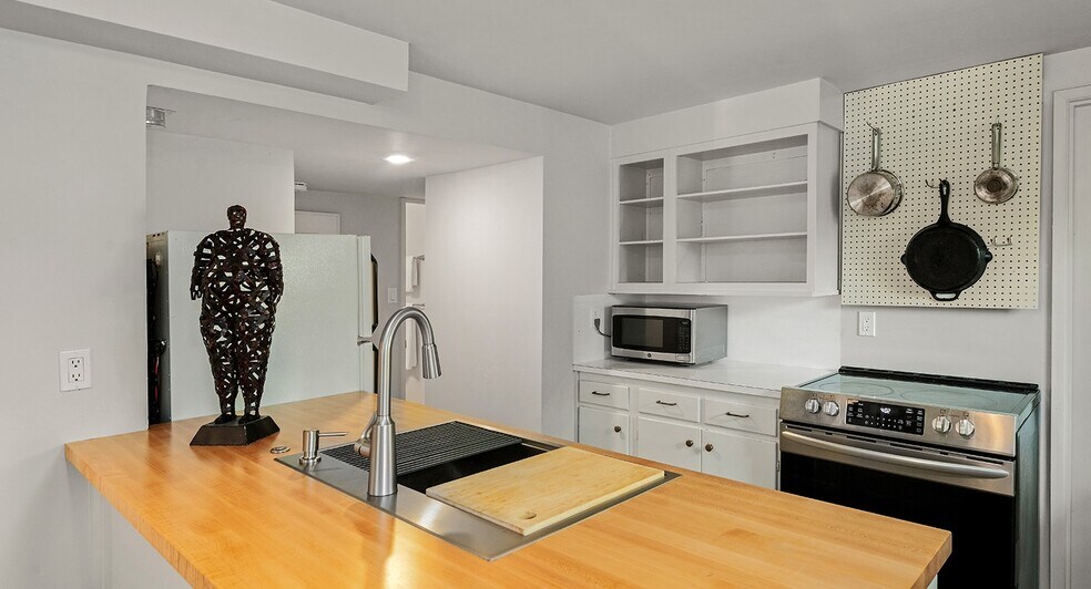 Building Photo - 7541 Seward Park Ave S