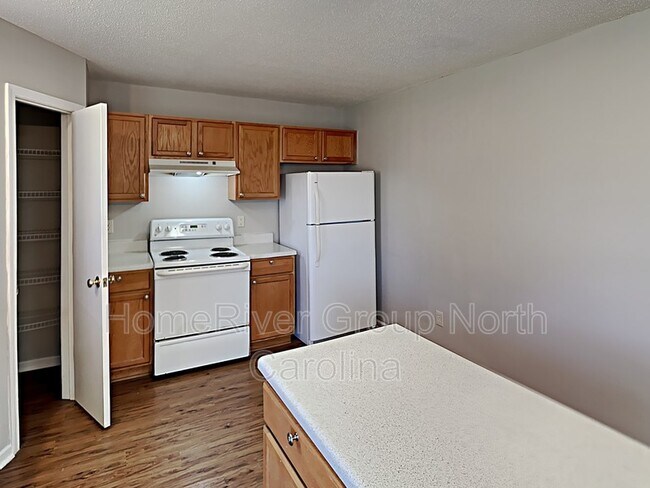 Building Photo - 801 Stockport Way