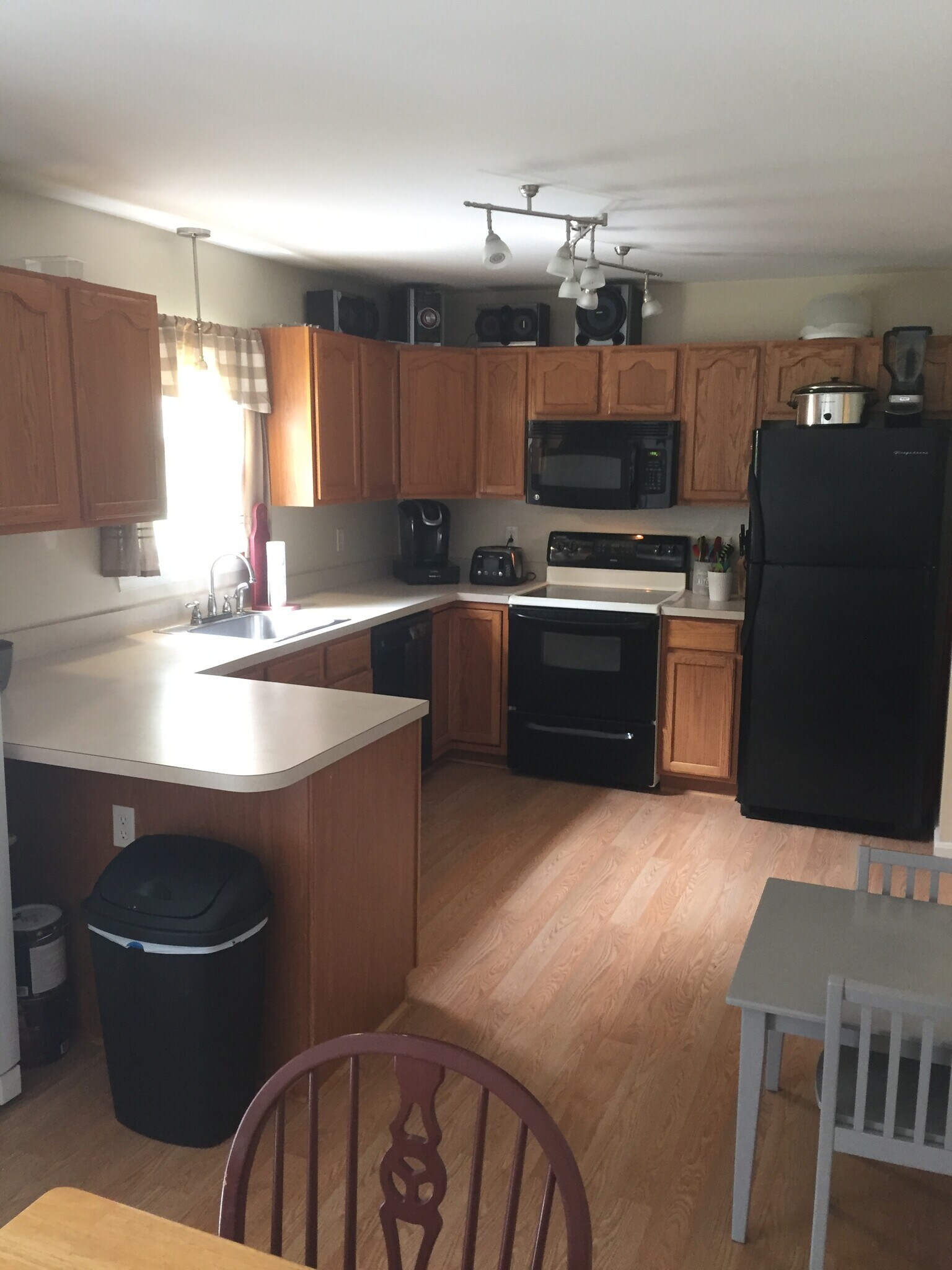 Building Photo - 320 Pine Shores Dr