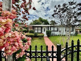 Building Photo - 1783 Lauderdale Manor Dr