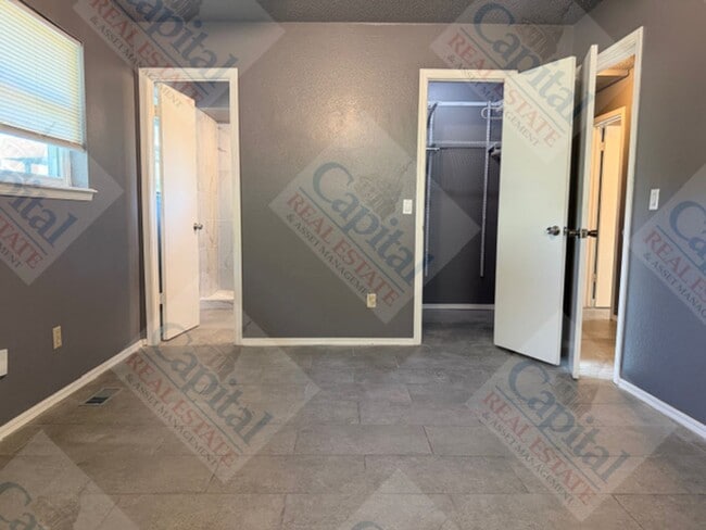 Building Photo - 804 Ranchoak Dr