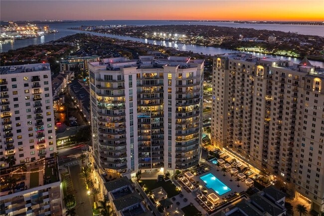 Building Photo - 450 Knights Run Ave