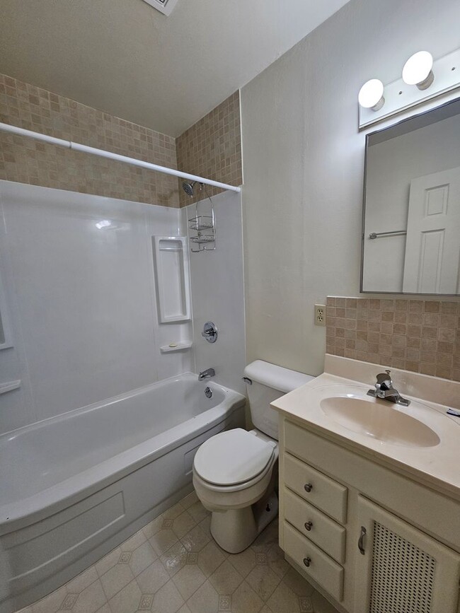 Building Photo - 2 BED | 1 BATH | ROBBINSDALE | SINGLE-LEVE...