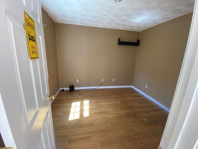 Building Photo - Spacious Newly Constructed  4 Bed 2 Bath T...