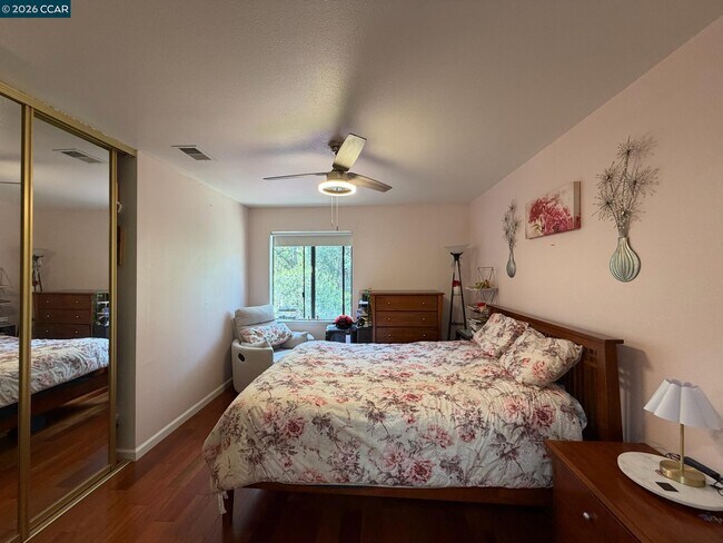 Building Photo - 6 Basin Ct