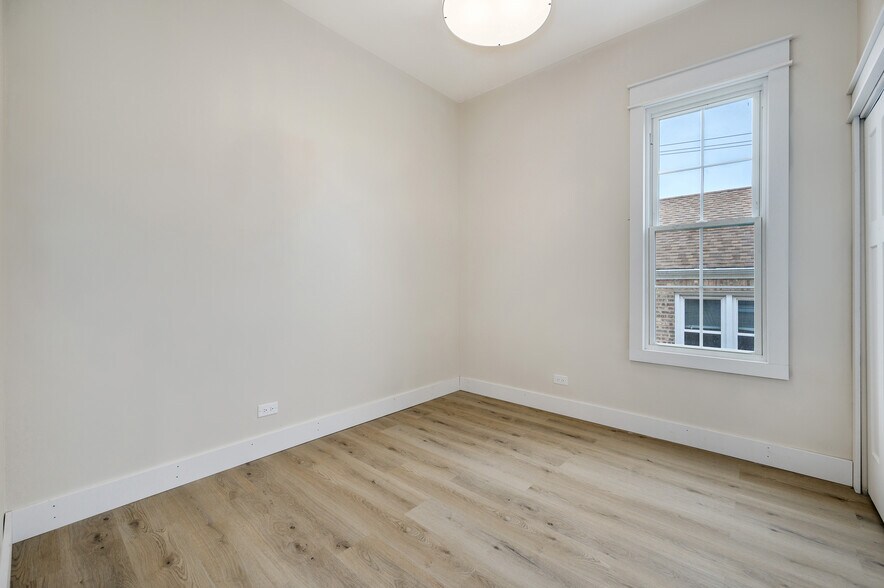 2nd bedroom - 1619 W Balmoral Ave