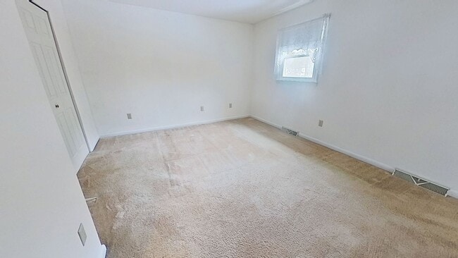 Building Photo - Spacious Raised Rancher with Two-Car Garage - MOVE IN SPECIAL