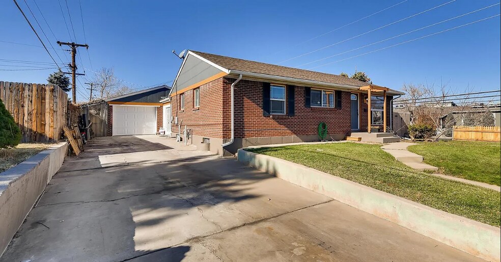 Building Photo - 8383 Navajo St