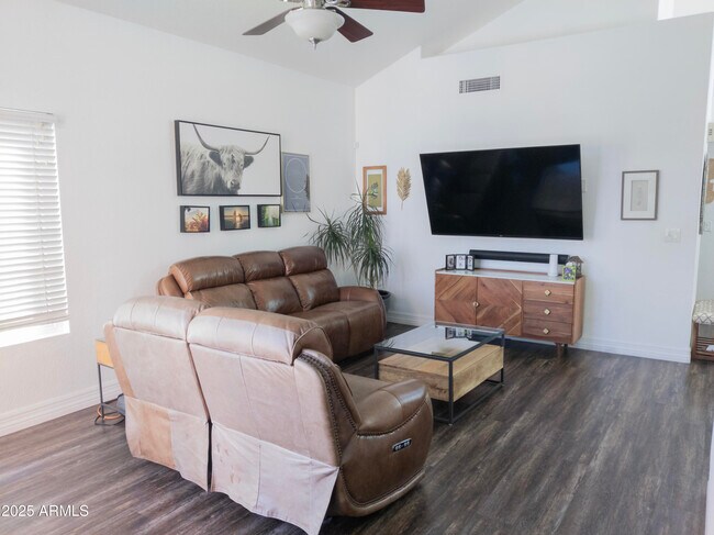 Building Photo - 306 E Stonebridge Dr